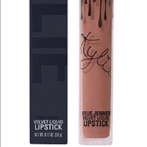 Kylie Velvet Liquid Lipstick “Basic”